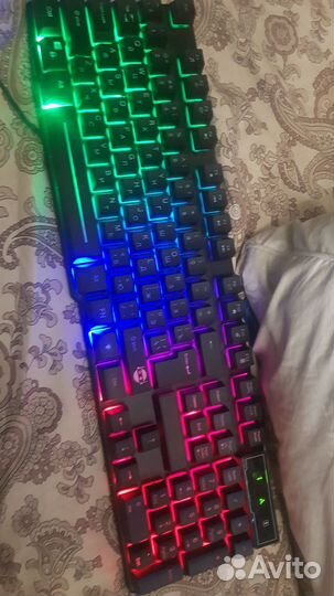 Игровая клавиатура и мышь