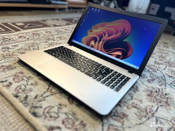 Игровой Ноутбук Asus i3-7020u/MX110 2гб/1тр