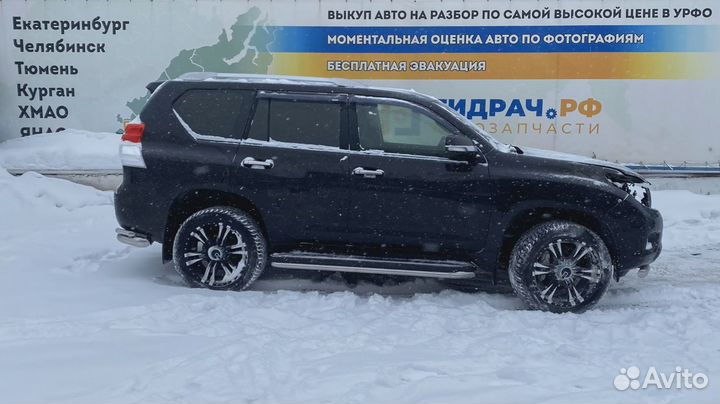 Фонарь задний в бампер правый Toyota Land Cruiser