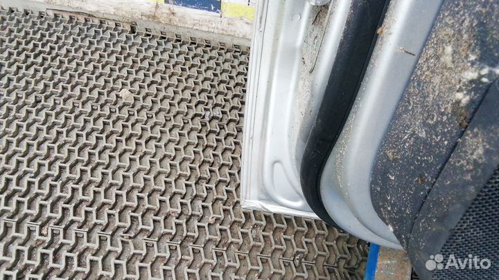 Дверь передняя правая volkswagen touran (1T3) 2011