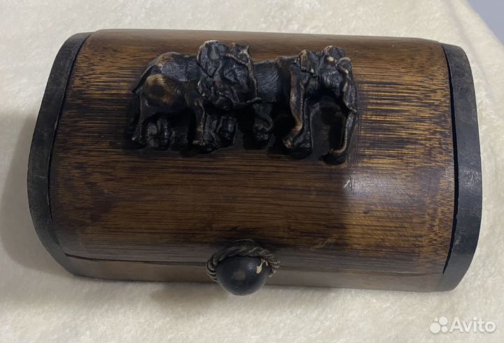 Деревянная шкатулка