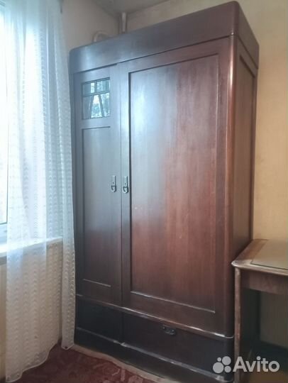 Шкаф со стеклом