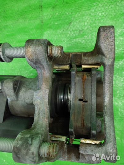 Суппорт зад. лев. с моторчиком VW Tiguan 07-16