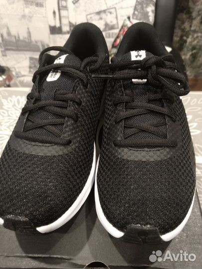 Кроссовки женские