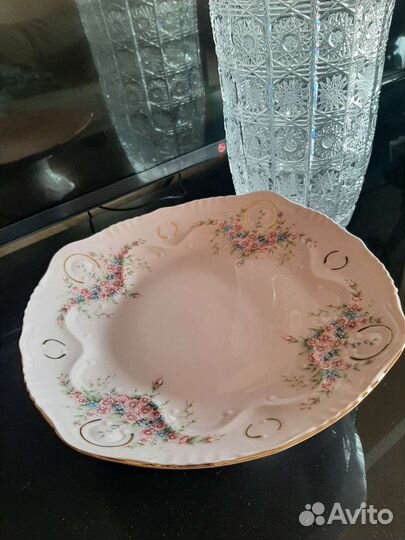 Ваза для фруктов на ножке розовый фарфор