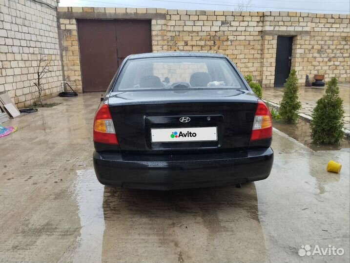 Hyundai Accent, 2010