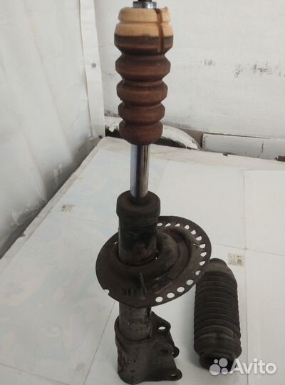 8200868516 Армотизатор передний на рено кангу 2