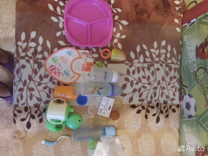 Бутылочки, поильник, детская посуда