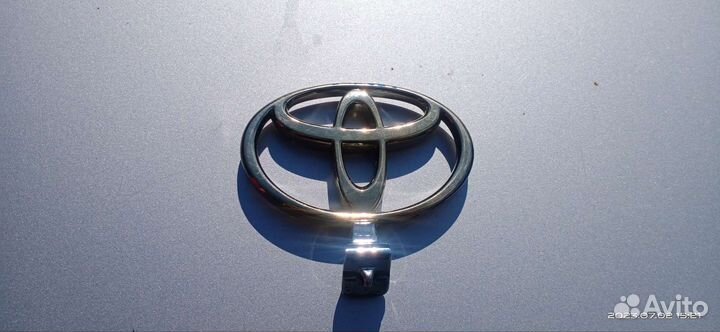 Эмблема Шильдик Тойота