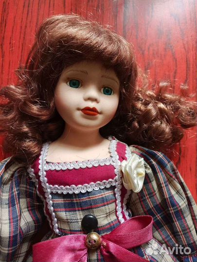 Кукла фарфоровая