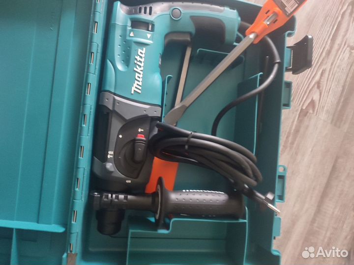 Перфоратор Makita HR2470