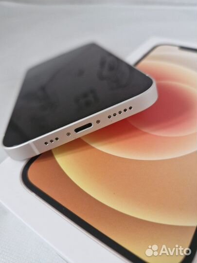 iPhone 12, 64 ГБ
