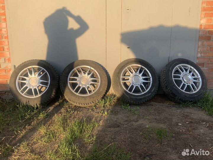 Диски литые R15 5x114,3 ET45 с резиной