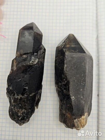 Морион природный кристалл чёрный кварц