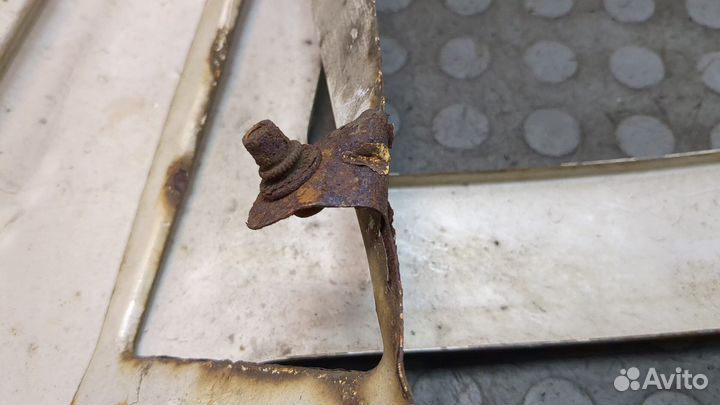 Ресничка под фару Volkswagen Crafter, 2009