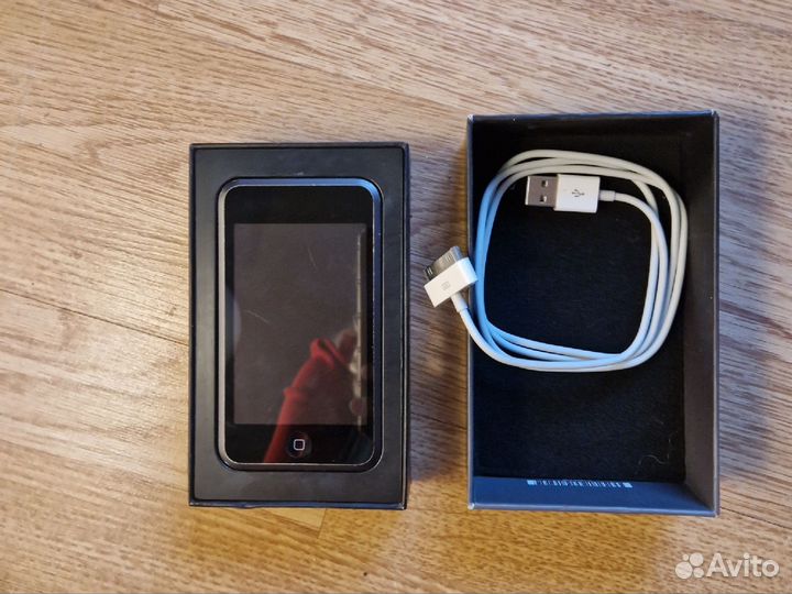 iPod touch 1 поколение, 8 gb, 2007 год выпуска