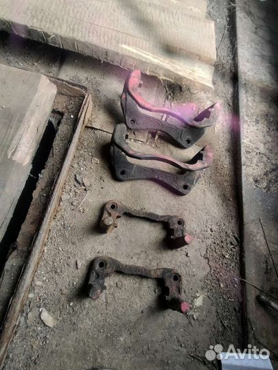 Скобы суппортов Лансер 10