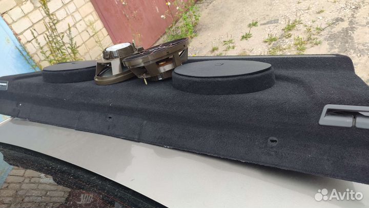 Задняя полка с динамиками JBL на Пежо 407