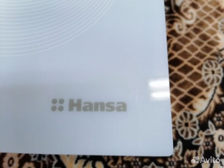 Индукционная варочная панель Hansa белая