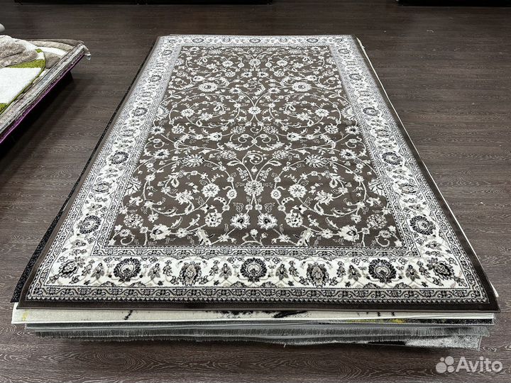 Ковер 2х3 новый, классический