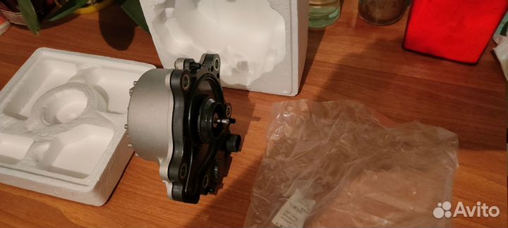 Помпа двигателя двс Prius ZVW 30