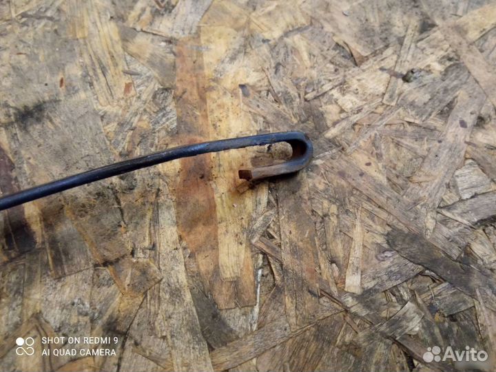 Поводок дворников правый Audi 80