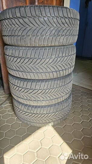 Goodyear UltraGrip Ice 2 235/45 R17