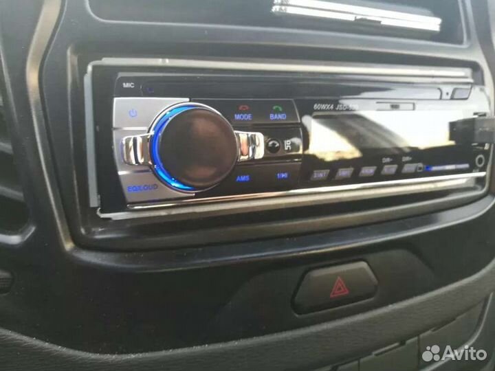 Новая магнитола с Bluetooth 4х60w звук хороший