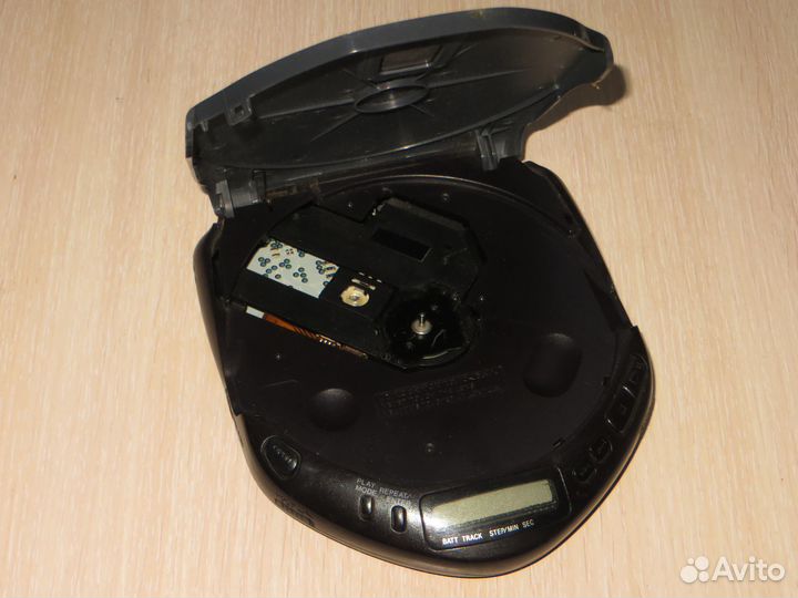 Sony Discman D 173 CD плеер (на запчасти)