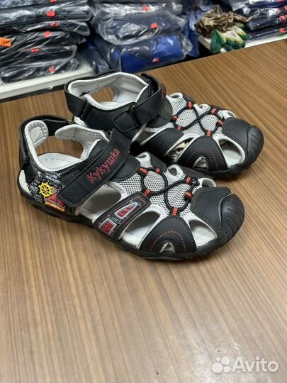Сандалии новые