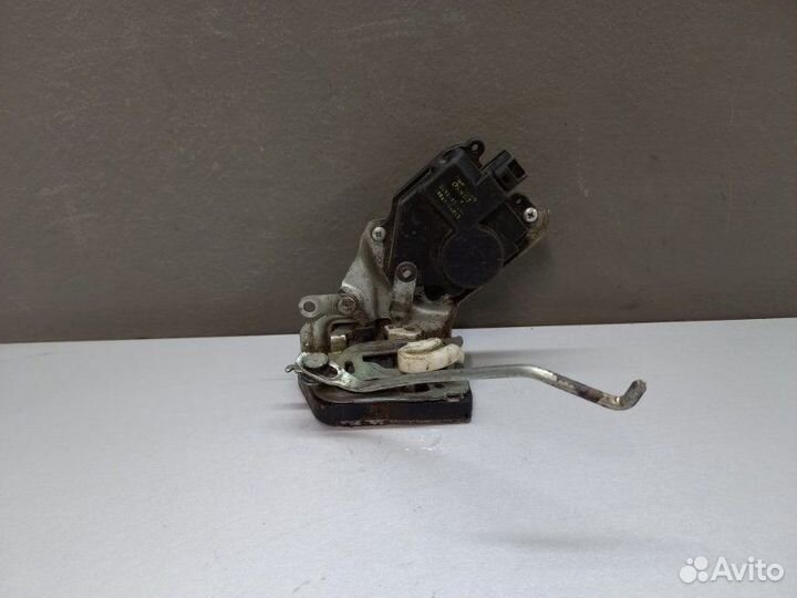 Замок двери правый Suzuki Jimny 2012