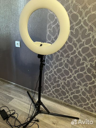 Кольцевая лампа со штативом
