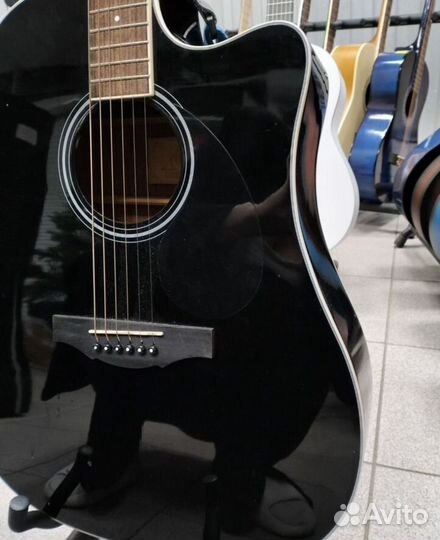 Гитара черная акустическая белучи