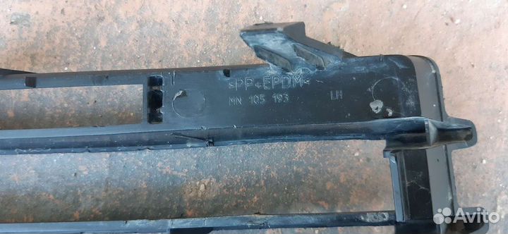 Решетки переднего бампера Mitsubishi Colt Z34a