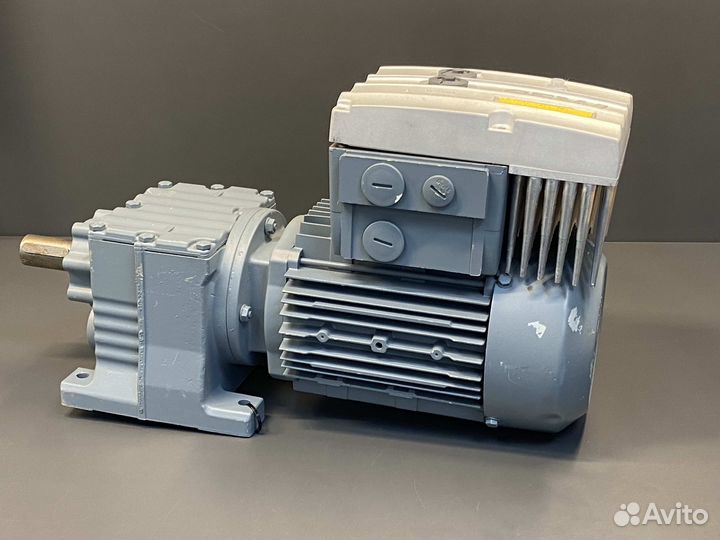 Sew Eurodrive R27DT80N4/MM11/BW1 новый, 1 шт