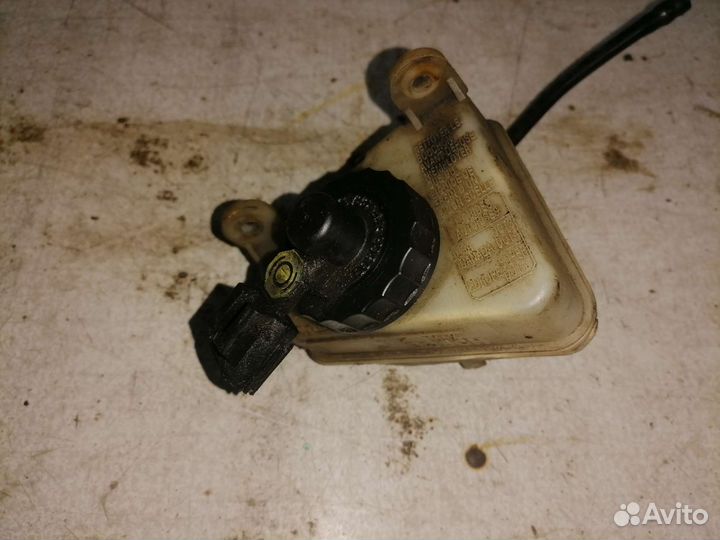 Бачок тормозной жидкости Ford Focus 1