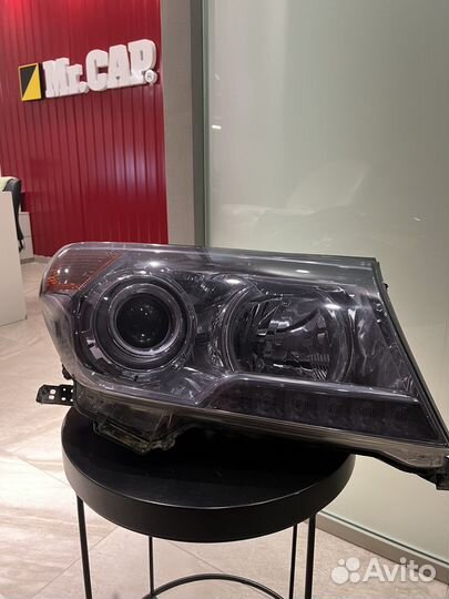 Фара правая на toyota land cruiser 200