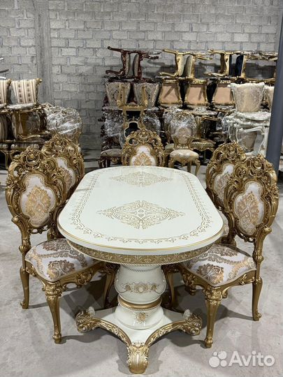 Стол и стулья