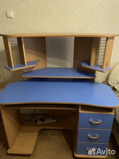 Компьютерный стол