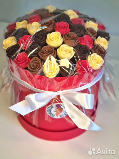 Розы из Трёх Видов Шоколада - 51 шт в Коробке