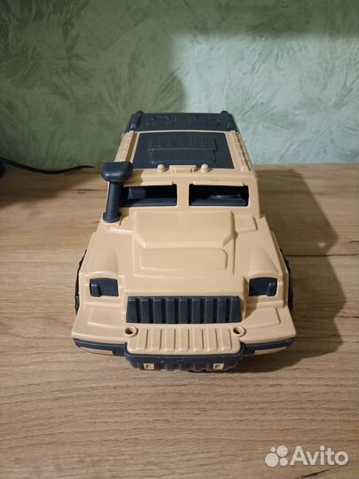 Игрушечная машина