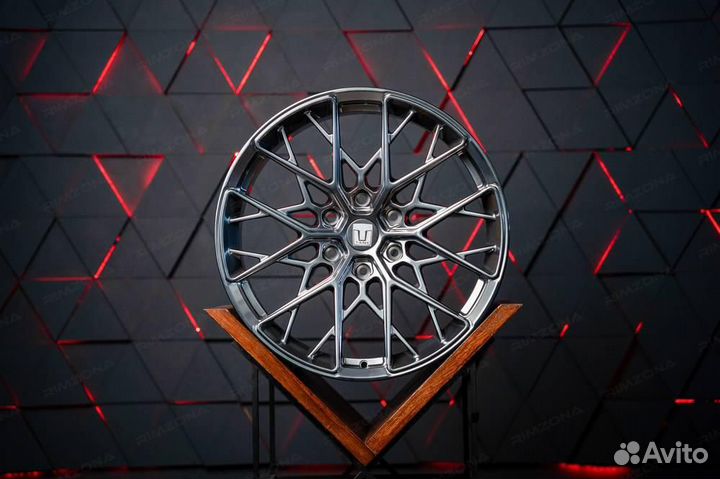 Литой диск HRE R17 5x108