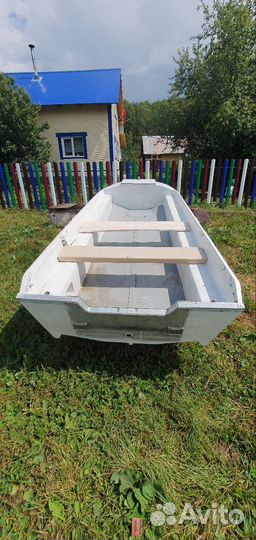 Стеклопластиковая лодка