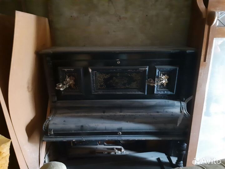 Старинное немецкое пианино (без подсвечников)