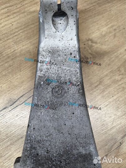 Кулак передний левый BMW i8 I12 2015