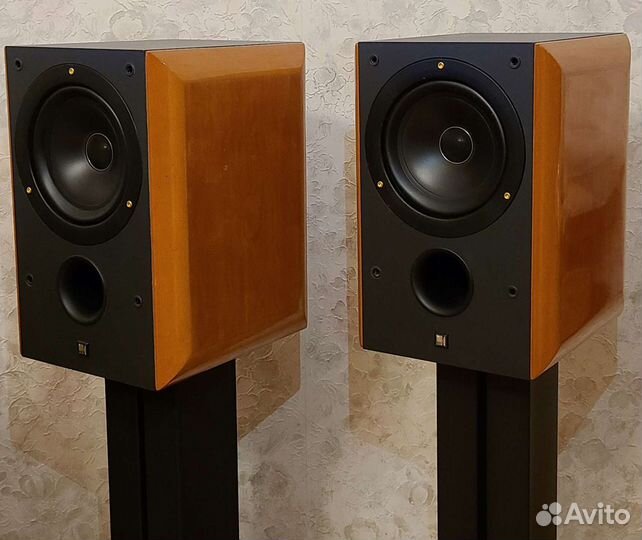 Kef RDM2 Reference / Monitor / Bookshelf Speakers