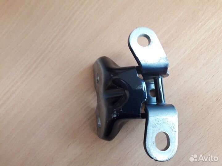 Петли передней левой двери киа серато 4