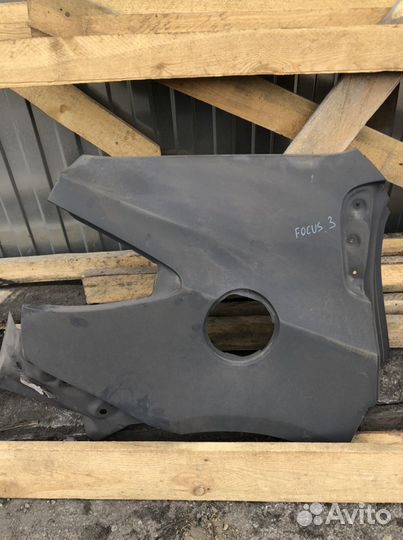 Задее правое крыло Ford Focus