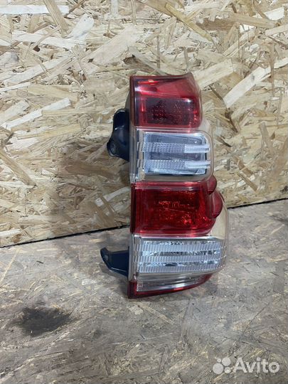 Фонарь правый Toyota Land Cruiser Prado 150 Ориг