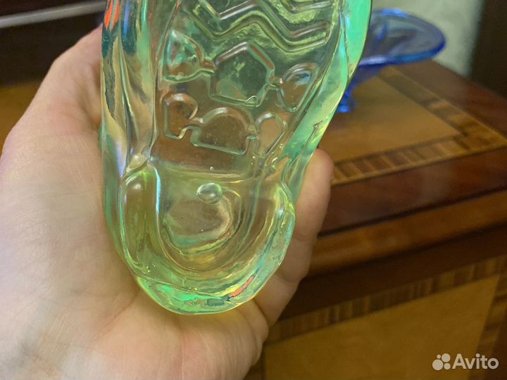 Ваза сапог урановое стекло